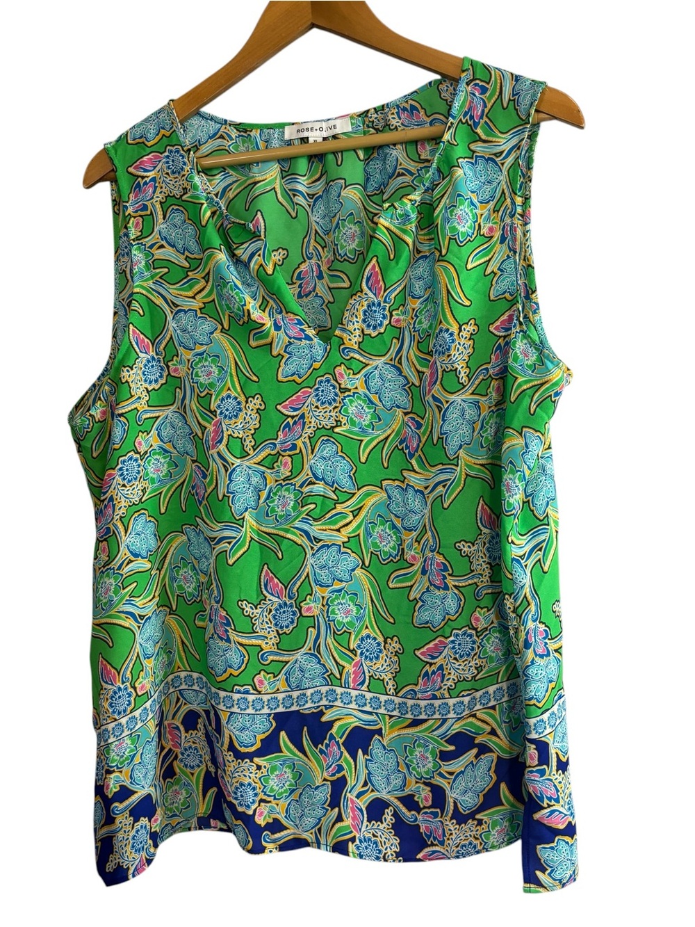 Rose and Olive Sleeveless blouse Top women’s Size XL.